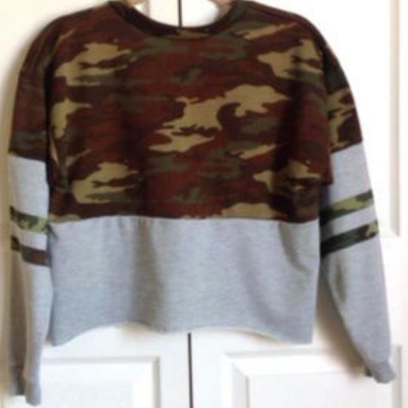 Camo Long Sleeves Croptop - Picture 3 of 6